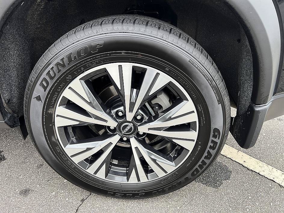 Used 2023 Super Black Nissan SV image 10