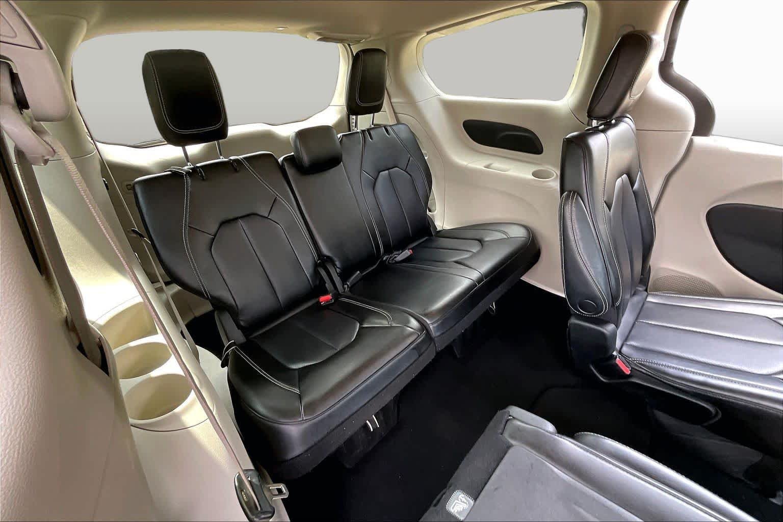 Used 2023 Bright White Clearcoat Chrysler Touring L image 56