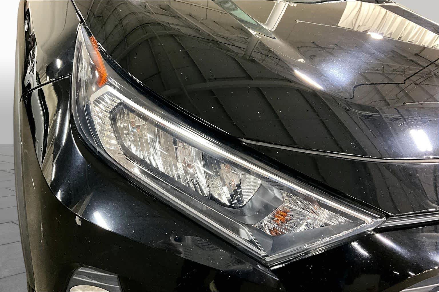 Used 2019 Midnight Black Metallic Toyota XLE image 28