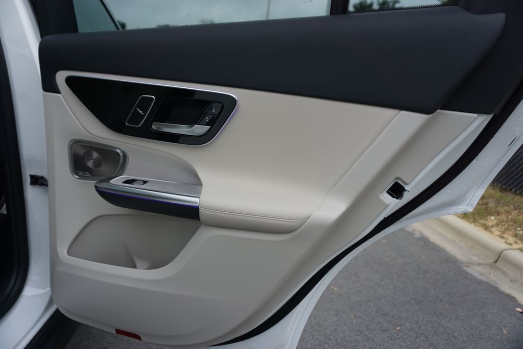 Used 2026 Polar White Mercedes-Benz GLC 300 image 55