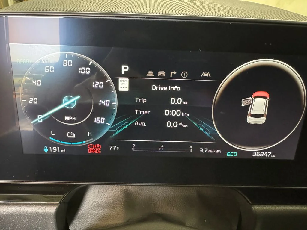 Used 2023 Green Kia Wind image 21