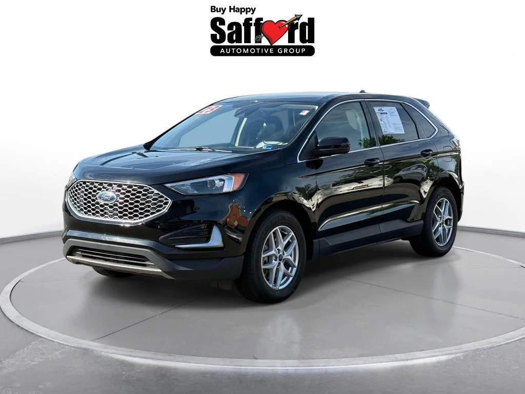 Used 2023 Black Ford SEL image 1