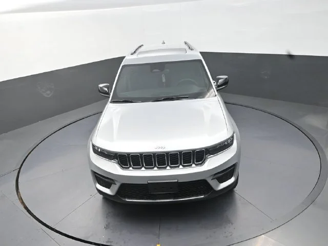New 2026 Silver Zynith Exterior Paint Jeep Laredo X image 11
