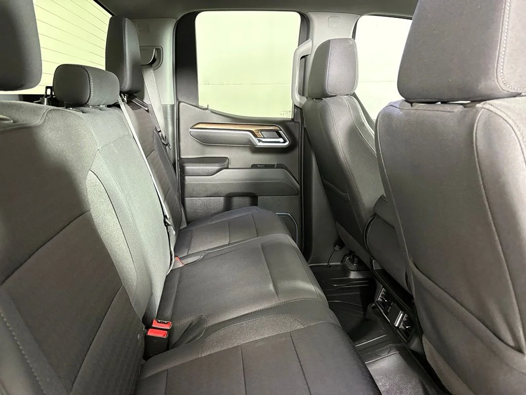 Used 2025 Black Chevrolet LT image 17