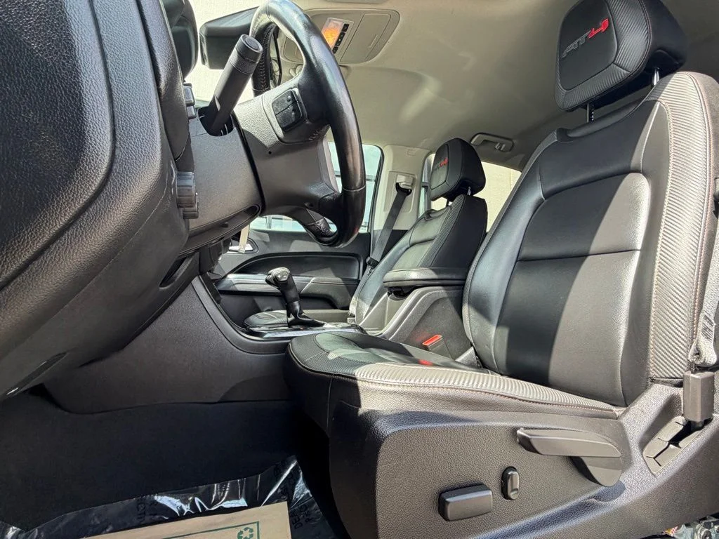 Used 2021 White GMC AT4 w/Leather image 9