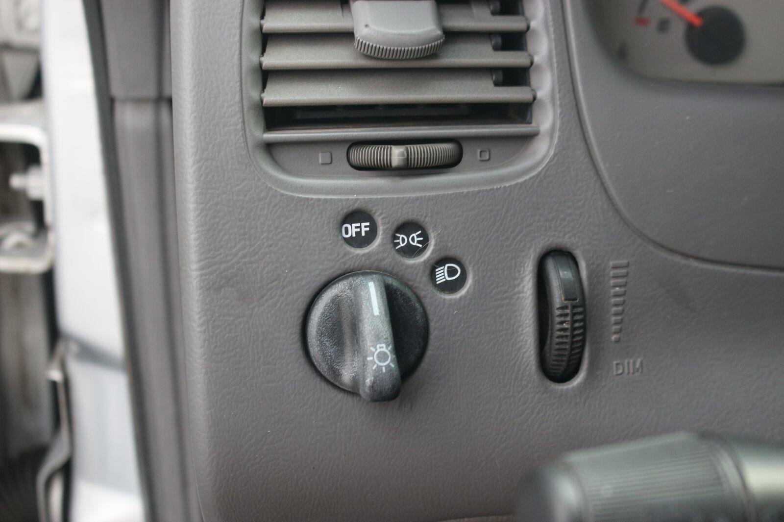 Used 2003 Silver Ford XL Fleet image 25