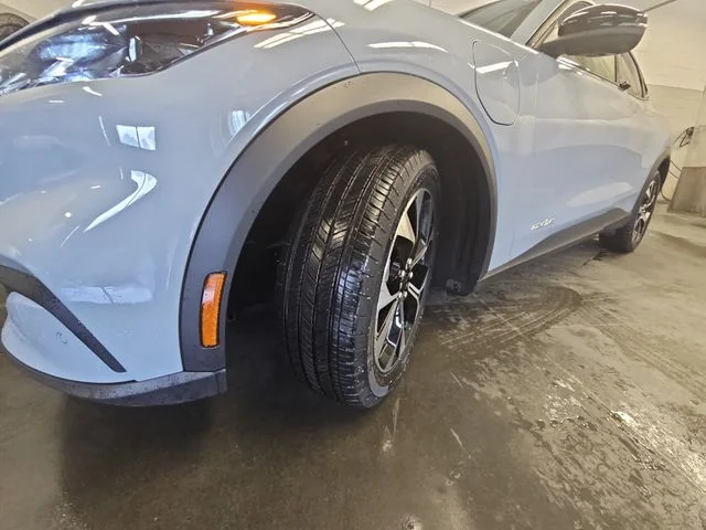 Used 2025 Gray Ford Select image 29