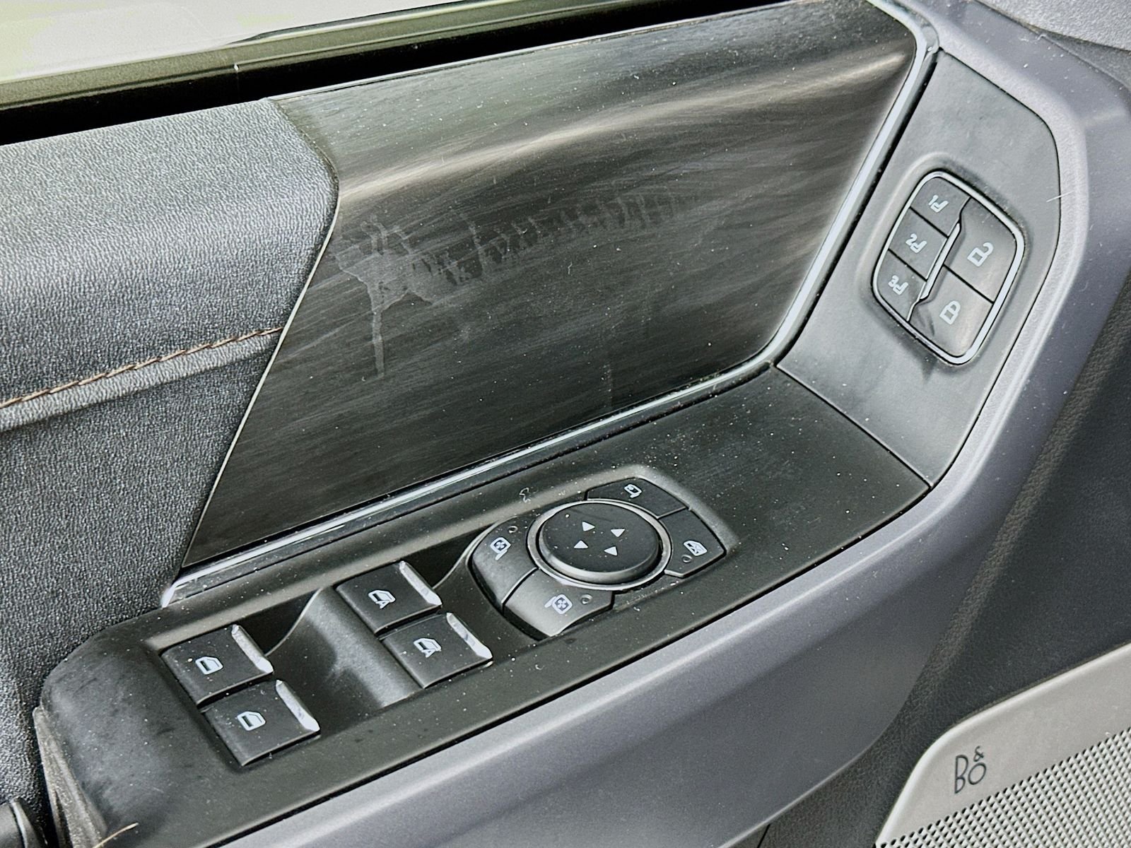 Used 2025 Oxford White Ford Lariat image 18