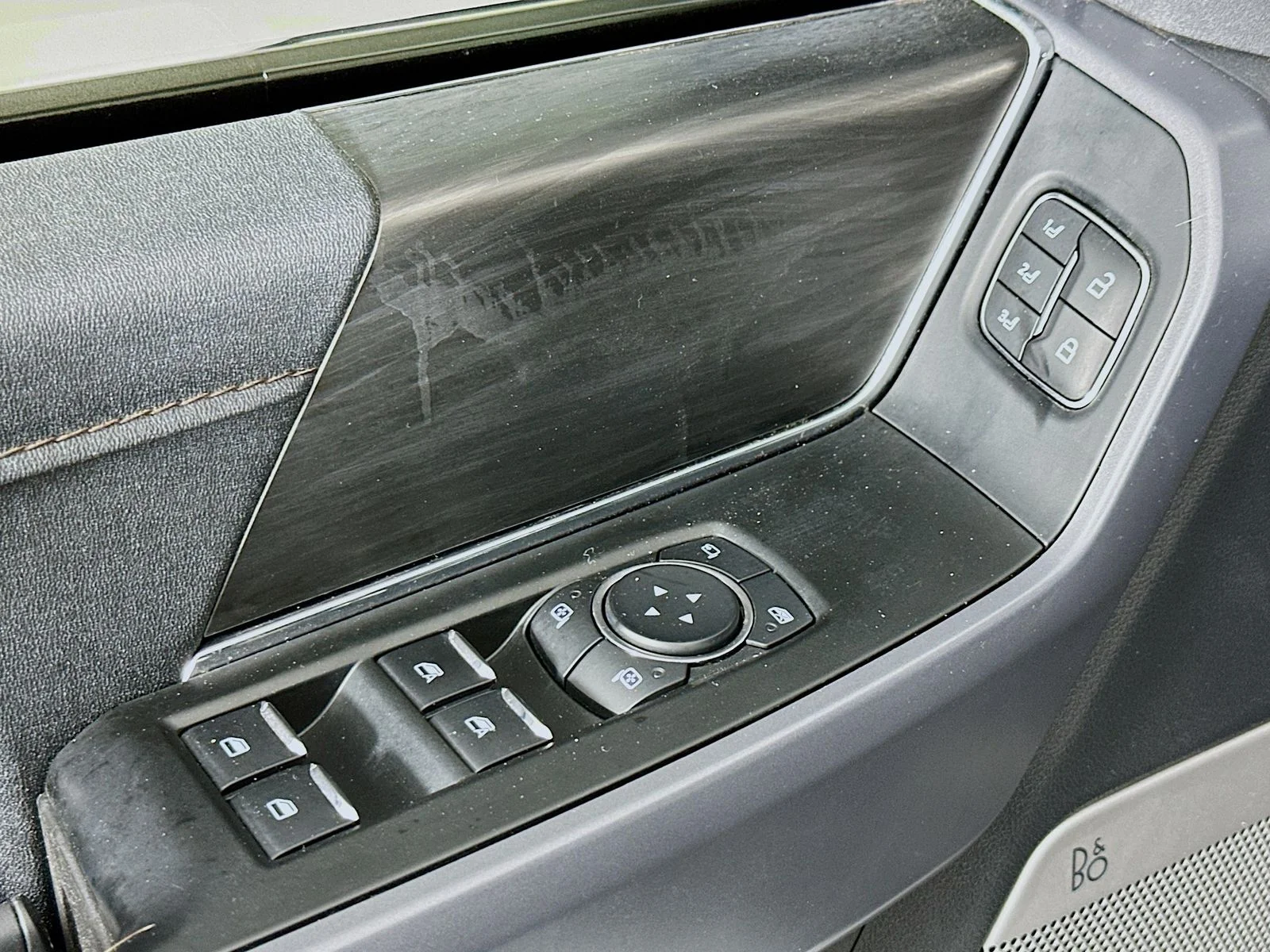 Used 2025 Oxford White Ford Lariat image 18