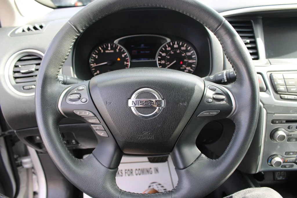 Used 2018 Silver Nissan SL image 29