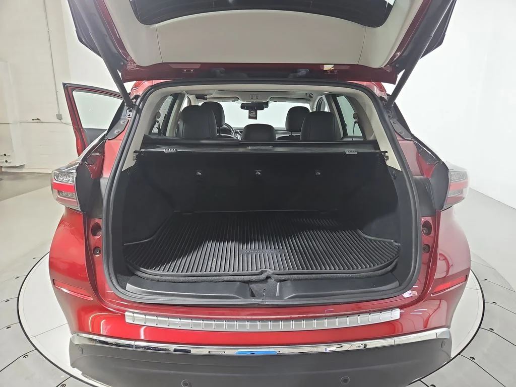 Used 2021 Scarlet Nissan Platinum image 23