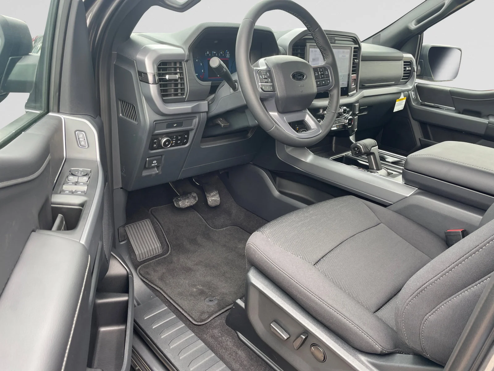 New 2026 Carbonized Grey Metallic Ford XLT image 13