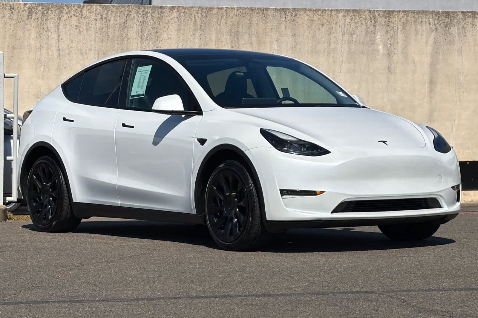 Used 2023 White Tesla  image 5