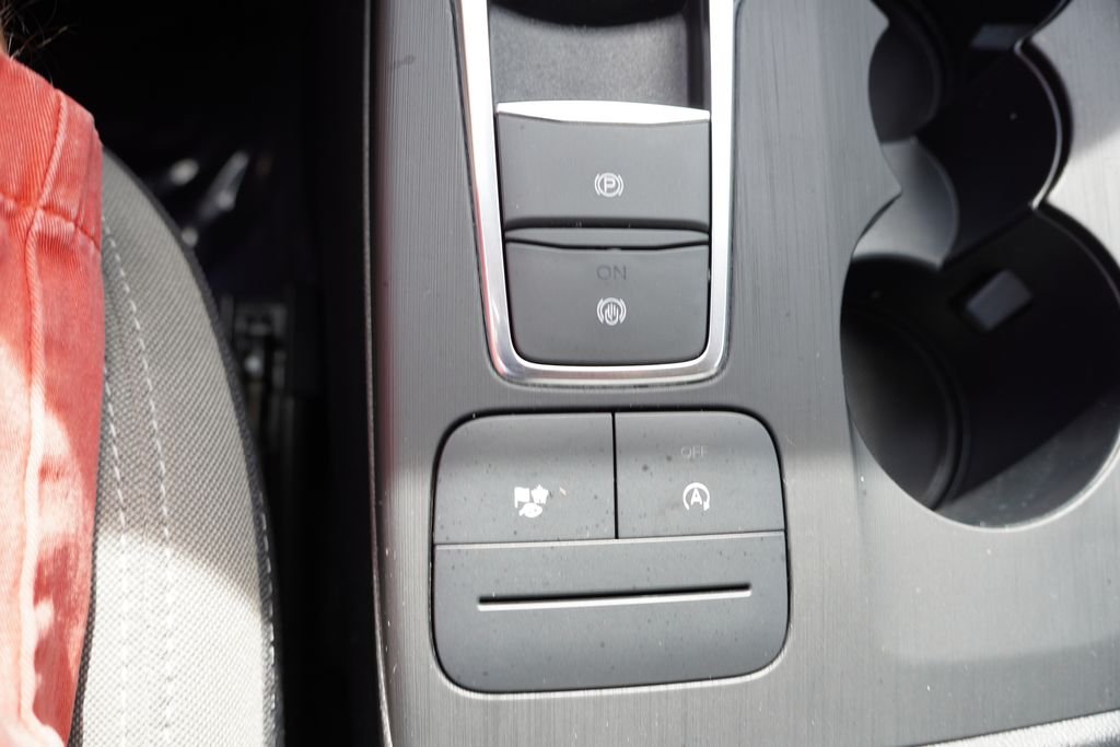 Used 2020 Sedona Orange Metallic Ford SE image 28