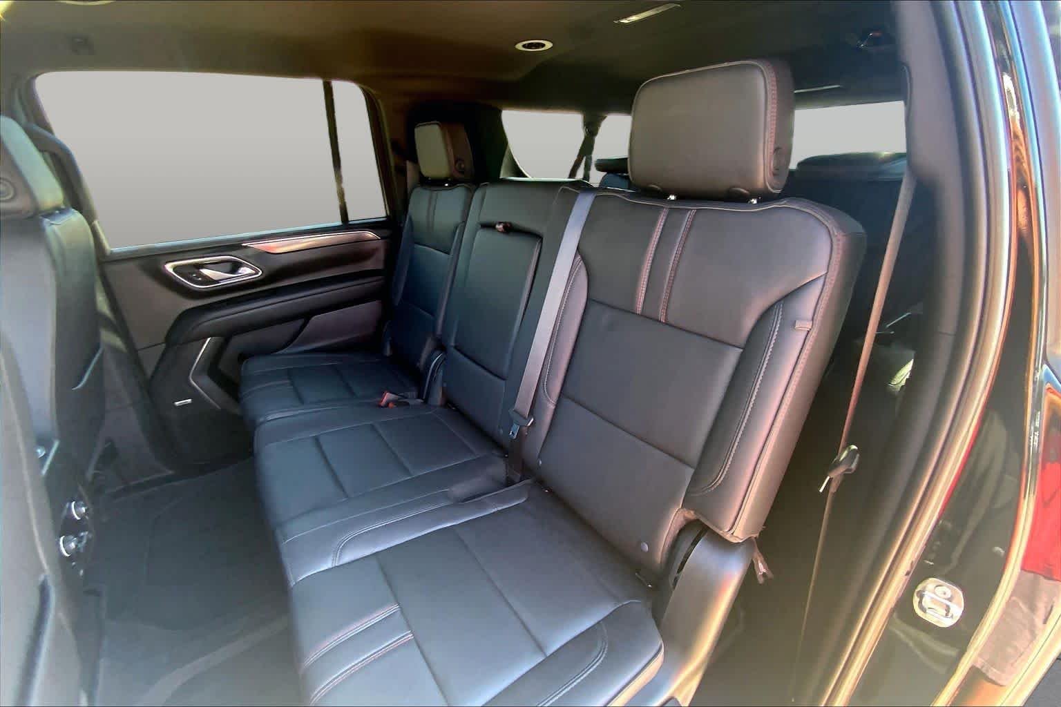 2023 Chevrolet Suburban RST - Photo 19