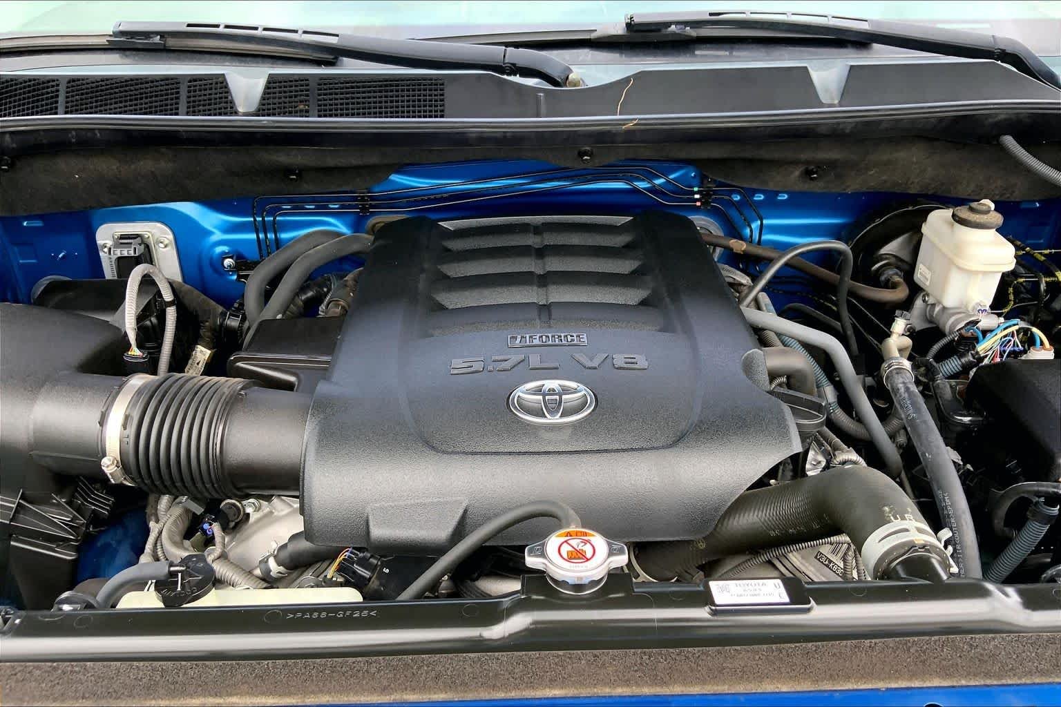Used 2018 Blazing Blue Pearl Toyota SR5 image 30