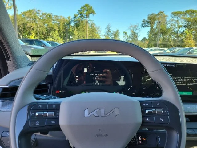 New 2026 Glacial White Pearl Kia Land AWD image 24