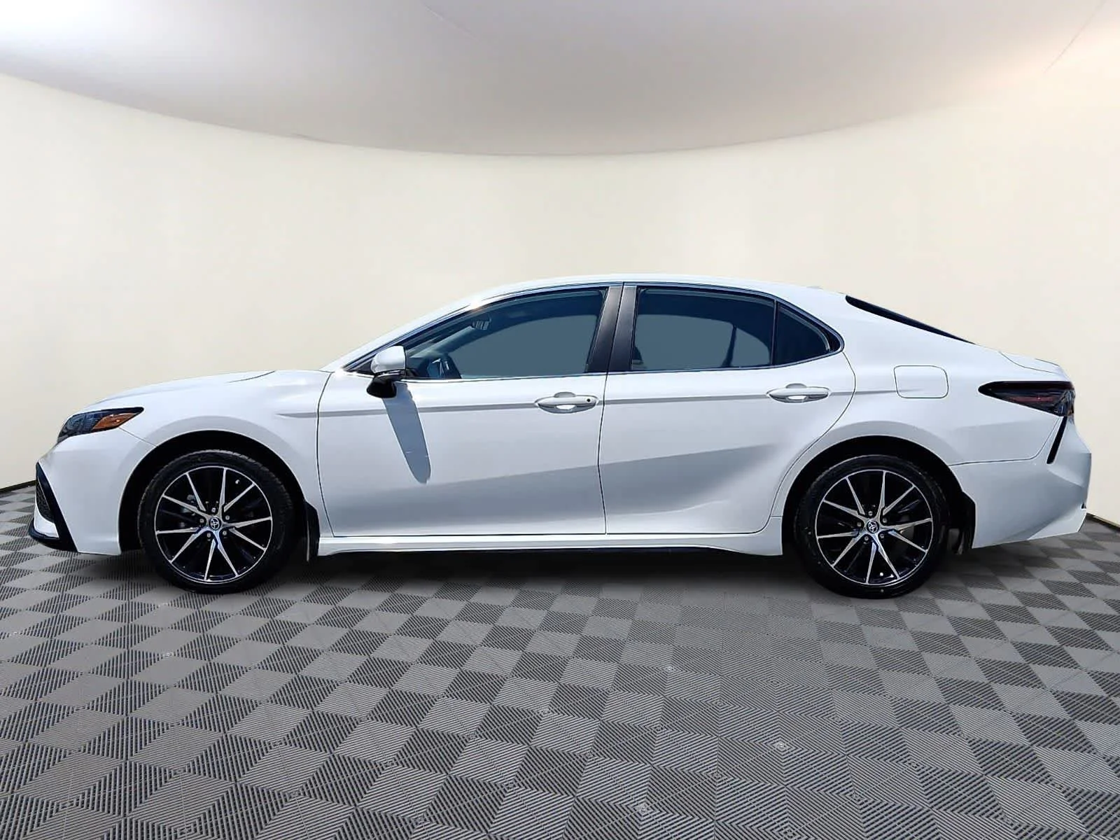 Certified Used 2024 Ice Cap Toyota SE image 10