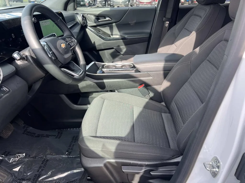 Used 2025 Summit White Chevrolet LT image 13