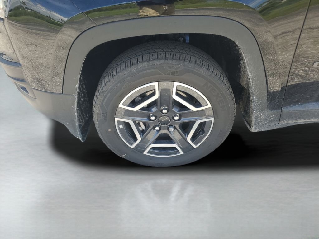 New 2026 Diamond Black Crystal Pearl-Coat Exterior Paint Jeep Limited image 25