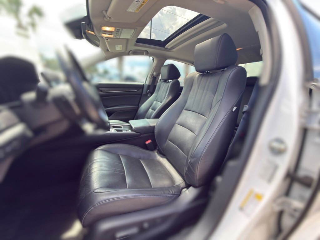 Used 2018 WHITE Honda Touring image 9