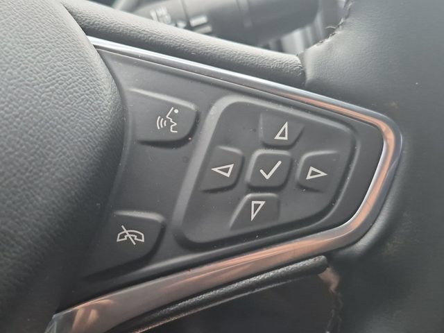 Used 2023 SUMMIT WHITE Chevrolet LT image 18