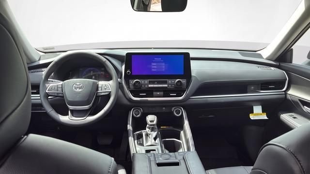 Used 2026 White Toyota XLE image 28