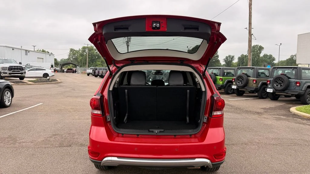 Used 2020 Red Dodge Crossroad image 36