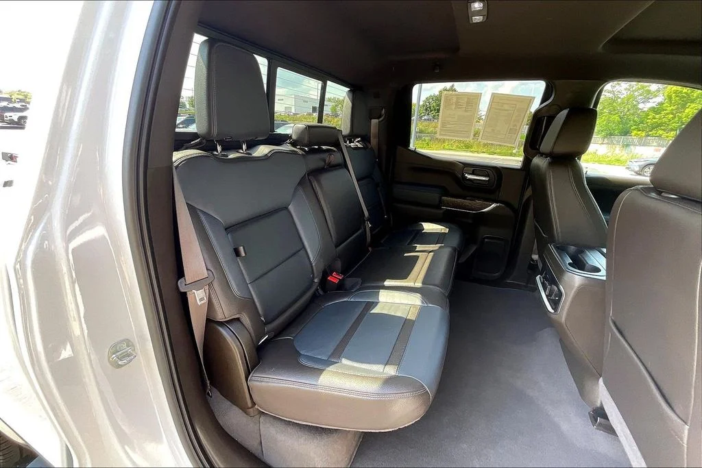 Used 2022 White Frost Tricoat GMC Denali image 26