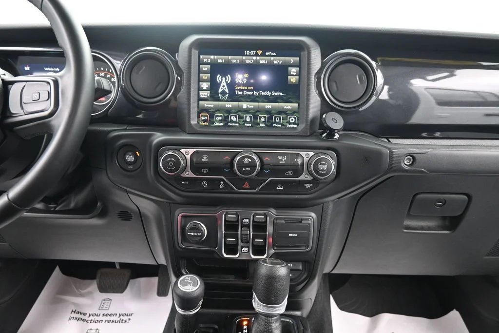 Used 2022 White Jeep Sport image 21