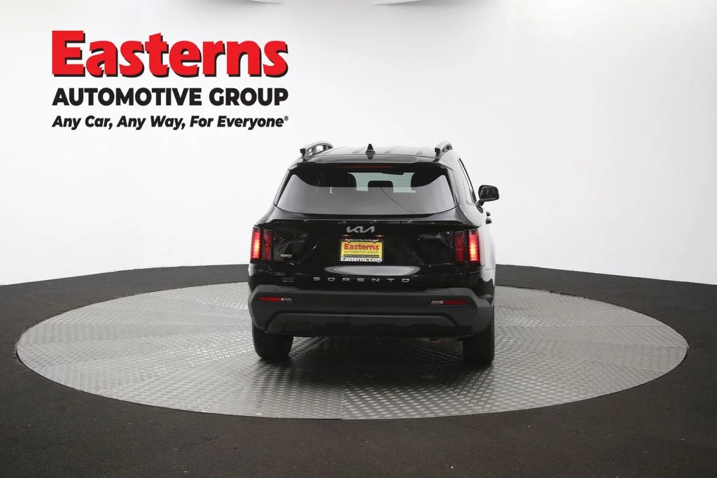 Used 2022 Black Kia S image 38