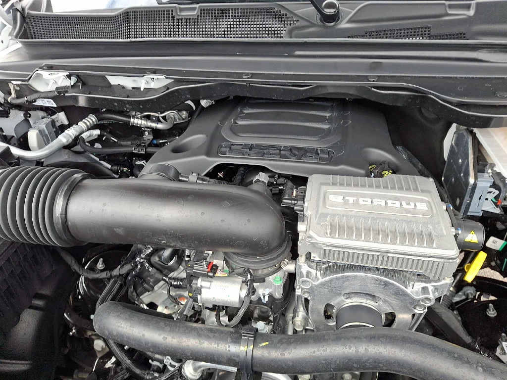 New 2027 Bright White Clear-Coat Exterior Paint RAM Laramie image 20