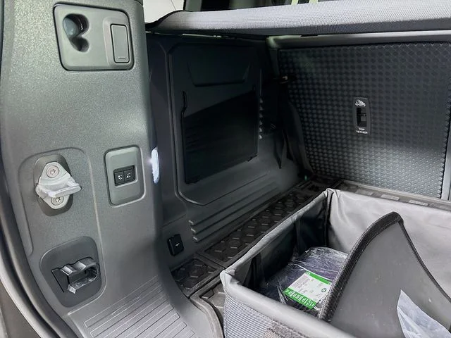 Certified Used 2024 Santorini Black Land Rover X-Dynamic SE image 26