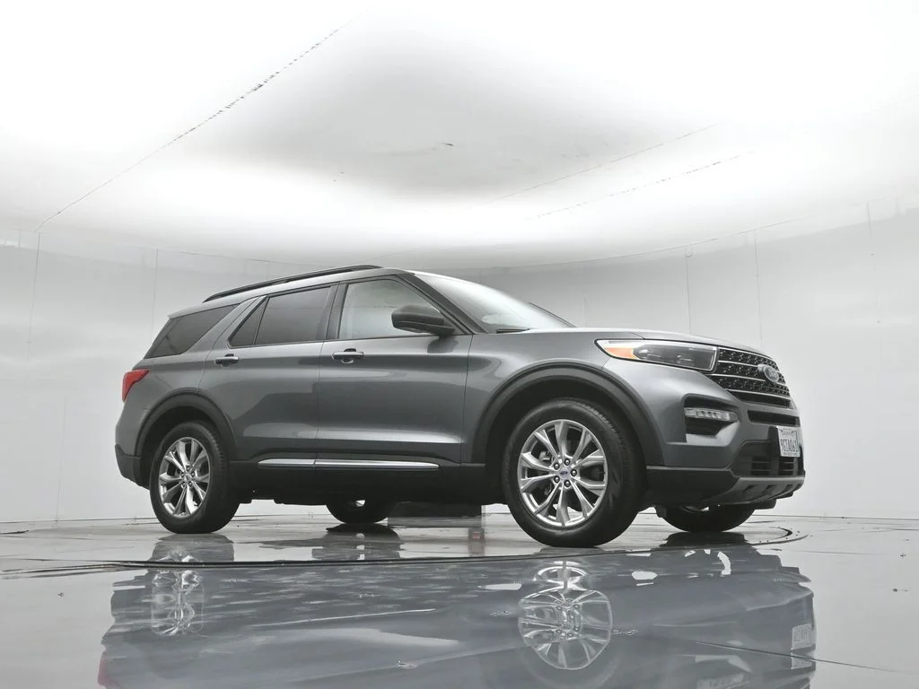 Certified Used 2023 Gray Ford XLT image 4