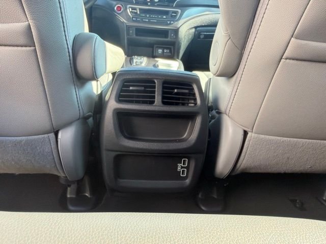 Used 2022  Honda EX-L image 21