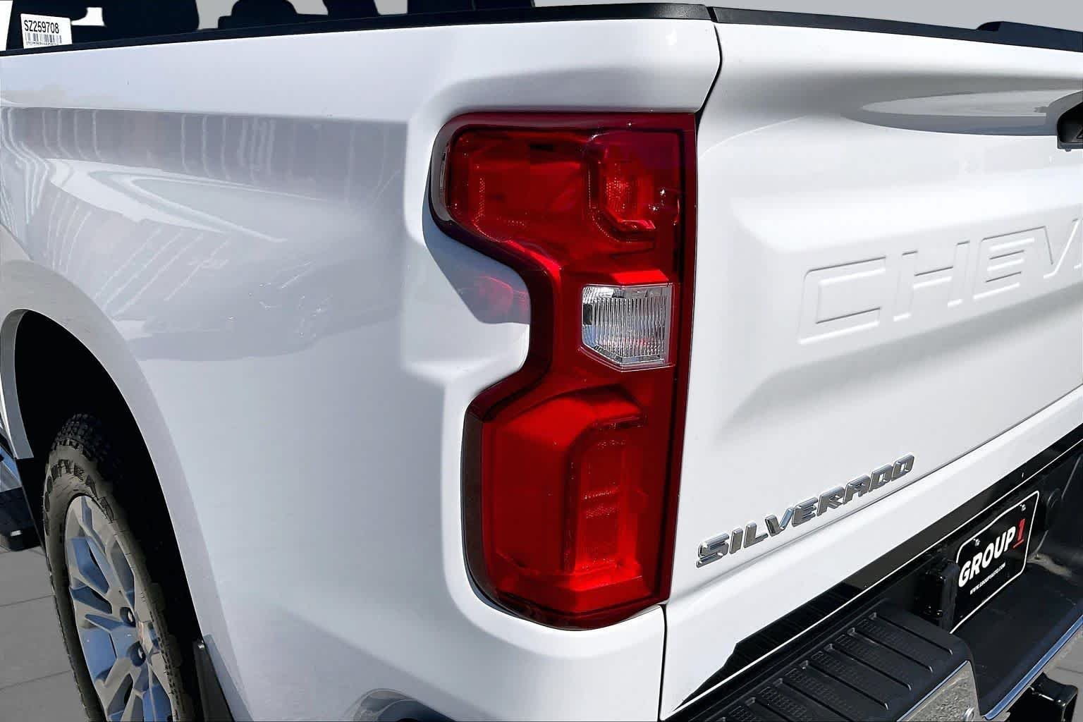Used 2025 Summit White Chevrolet LTZ image 28