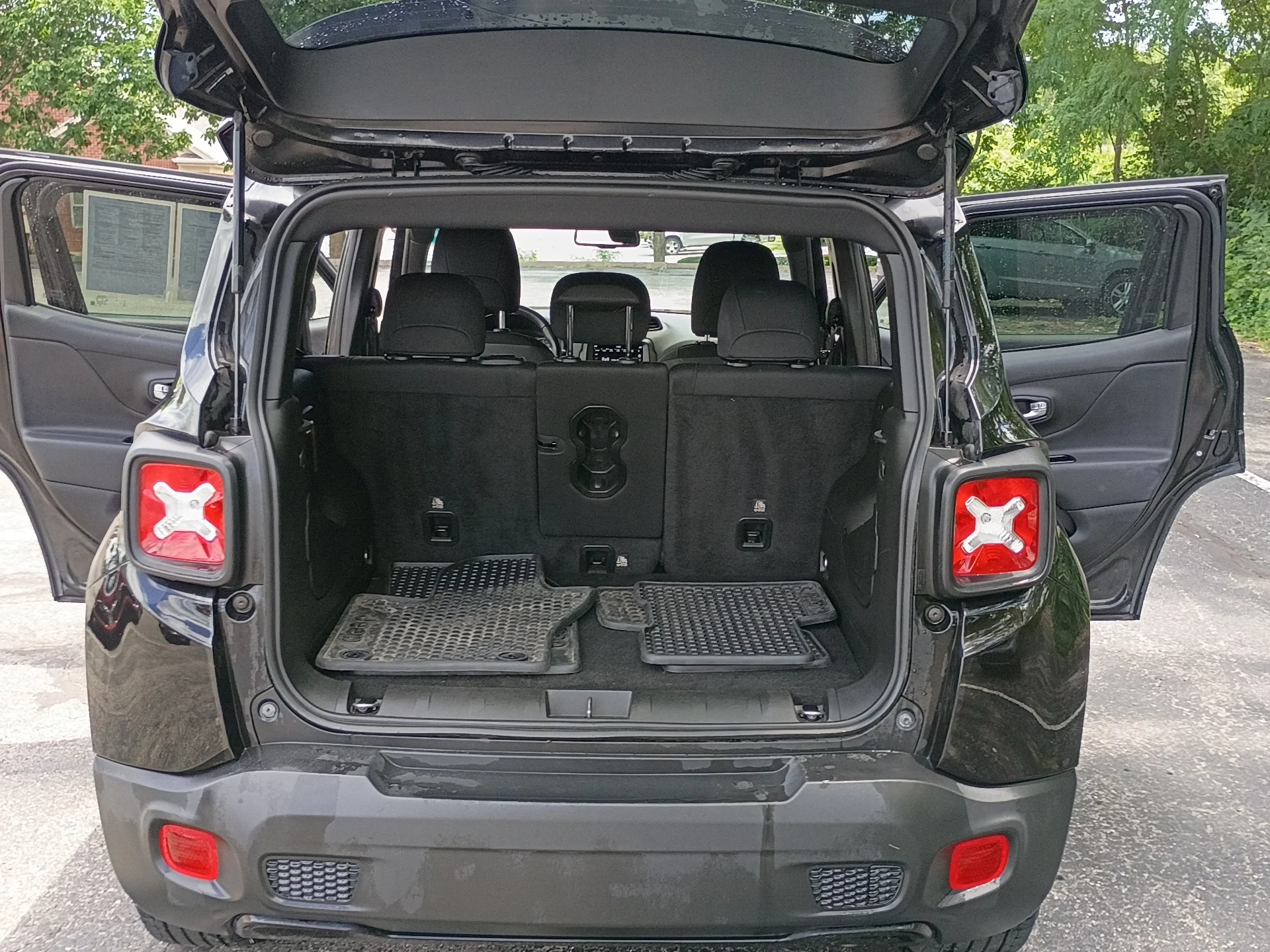 Used 2022 Black Clear Coat Jeep Altitude image 13