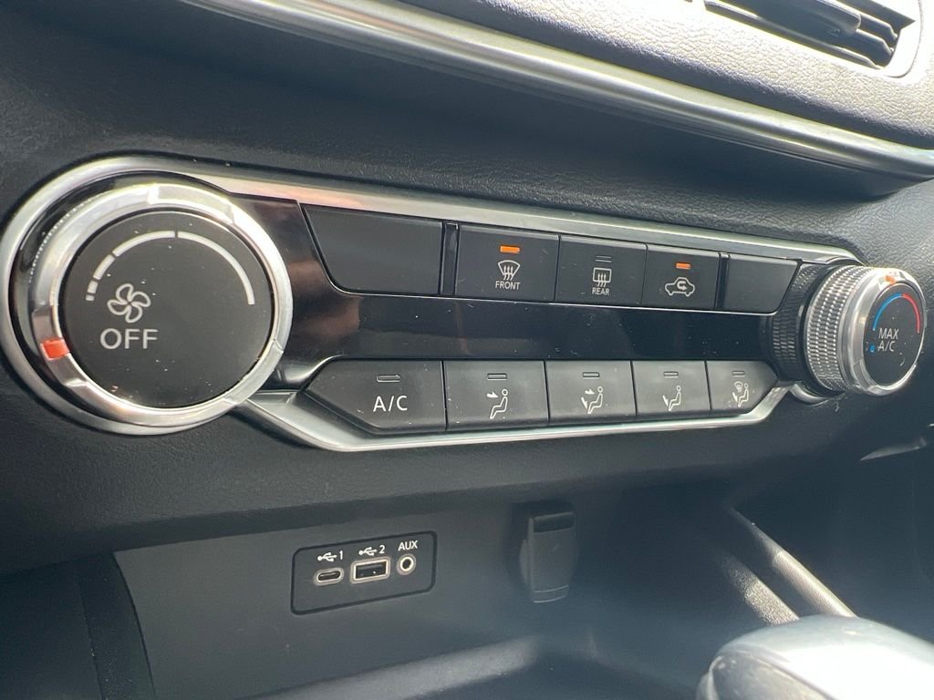 Used 2019 White Nissan 2.5 SR image 11