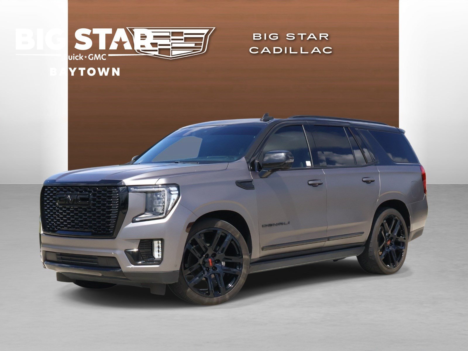 Used 2024 White Frost Tricoat GMC Denali Ultimate image 1