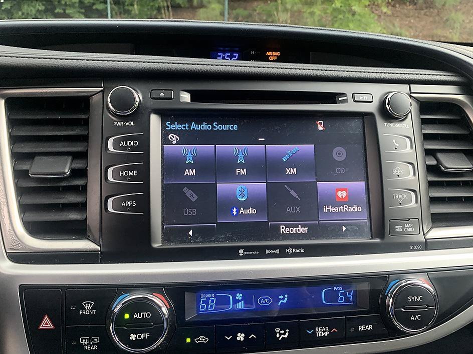 Used 2019 Blizzard Pearl Toyota XLE image 20