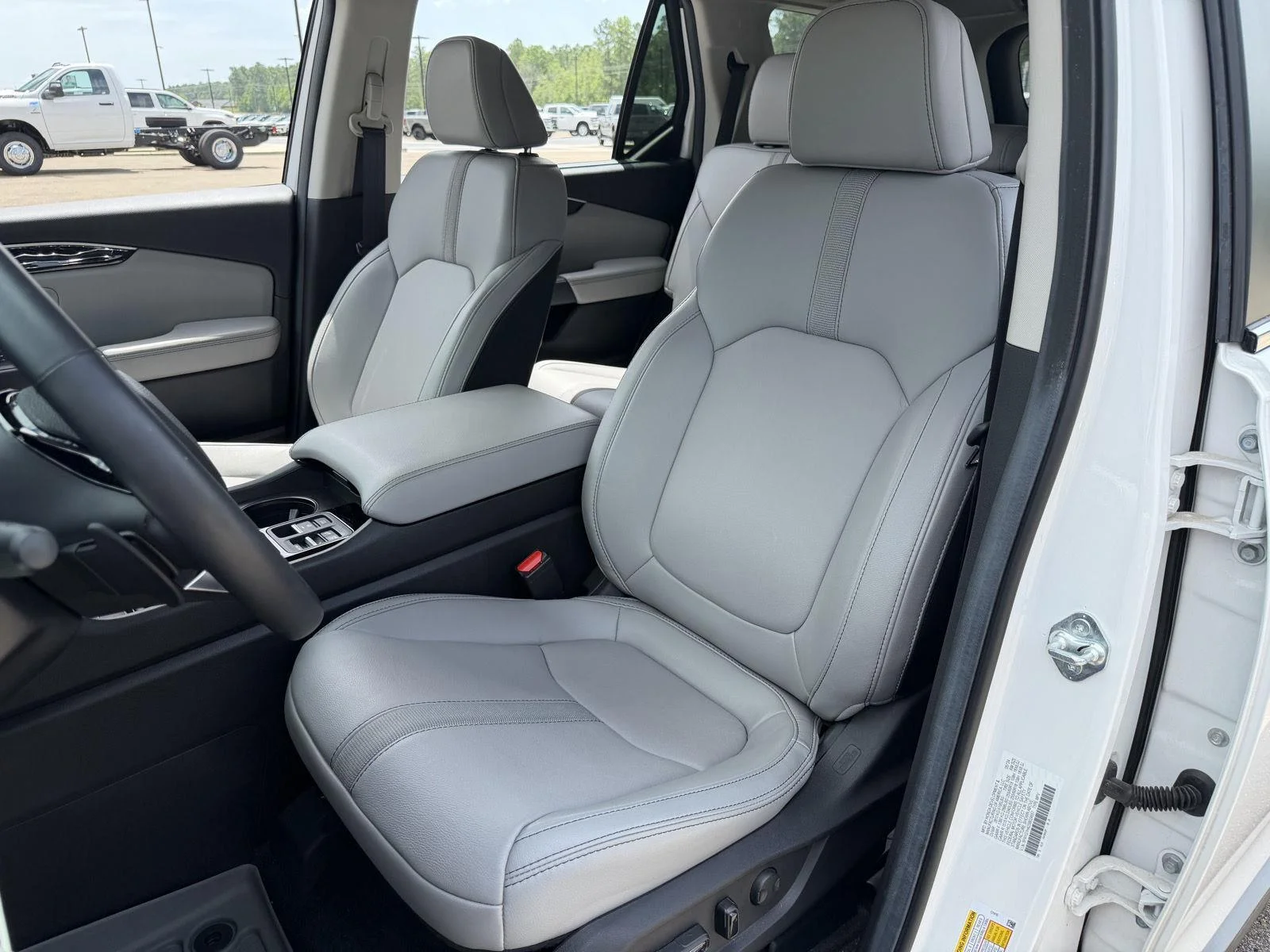 Used 2025 Platinum White Pearl Honda EX-L image 16