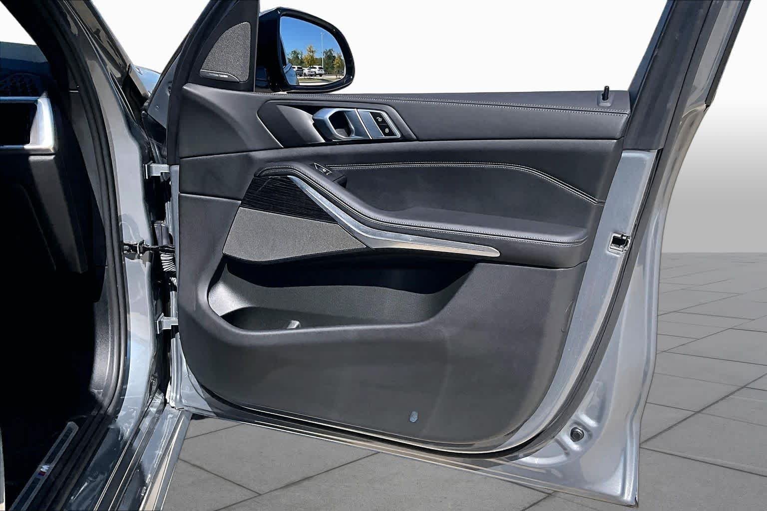 Used 2024 Skyscraper Grey Metallic BMW xDrive40i image 25