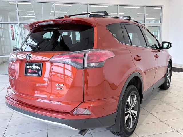 Used 2016 Red Toyota XLE image 9