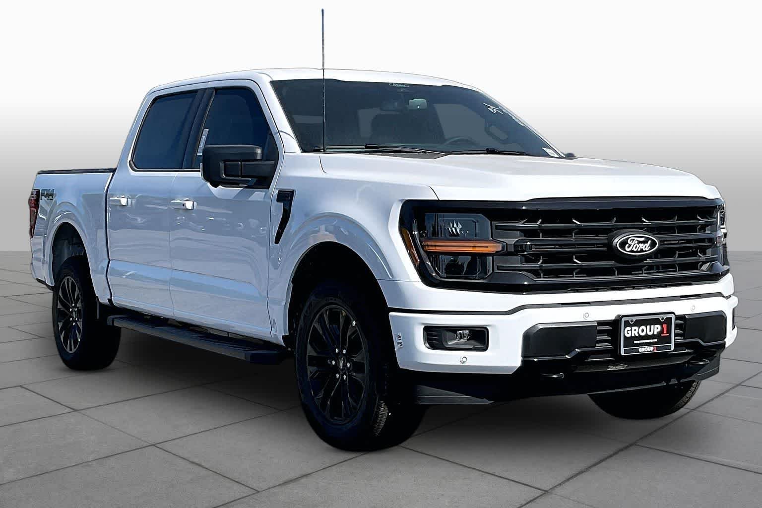 New 2026 Oxford White Ford XLT image 2