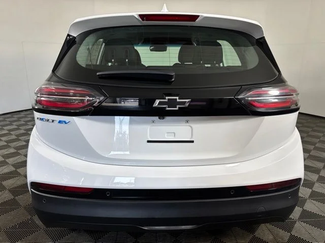 Used 2023 Summit White Chevrolet 2LT image 21