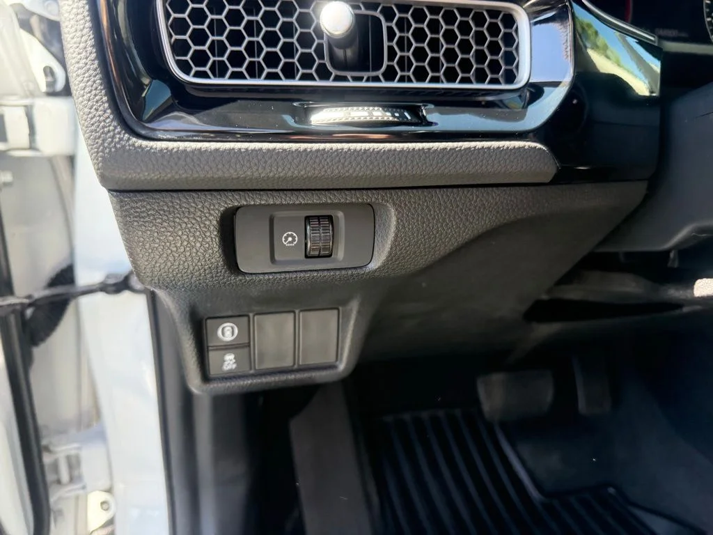 Used 2022 White Honda EX-L image 13