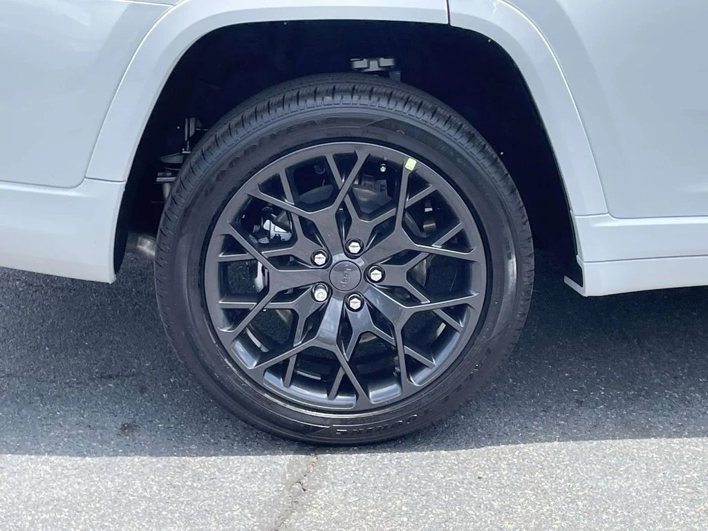 New 2026 Bright White Clear-Coat Exterior Paint Jeep Summit image 14