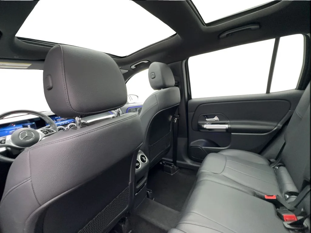 Used 2025 Black Mercedes-Benz GLB 250 image 20