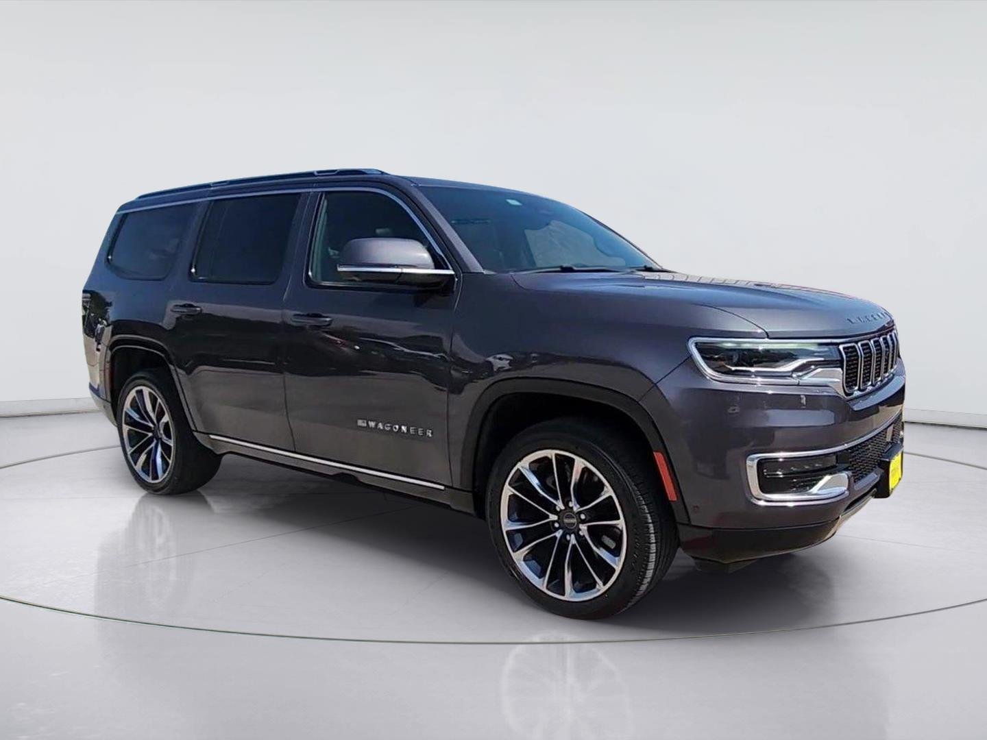 2022 Jeep Wagoneer photo 2 of 36