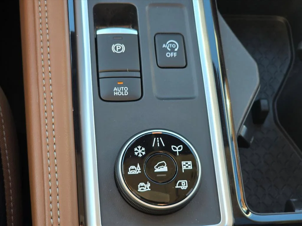 Used 2024 Gray Nissan Platinum image 20